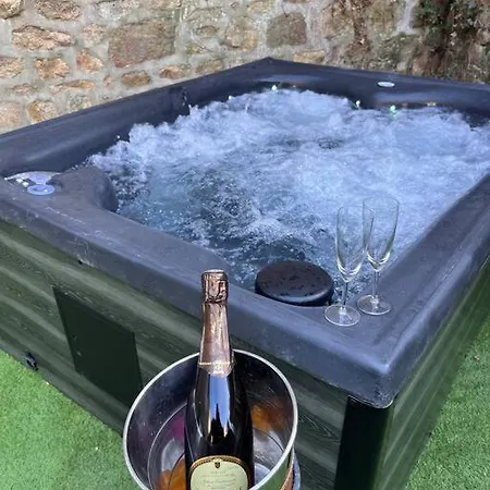 Beau Loft Room Proche Mont Saint Michel Jaccuzi Illimite En Plein Centre Avranches Buitenkant foto