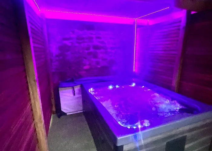 Beau Loft Room Proche Mont Saint Michel Jaccuzi Illimite En Plein Centre Avranches