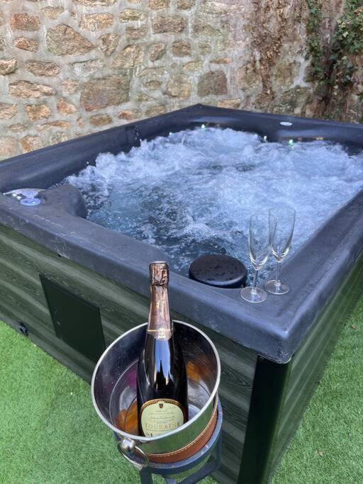 Beau Loft Proche Mont Saint Michel Jaccuzi Illimite En Plein Centre Avranches