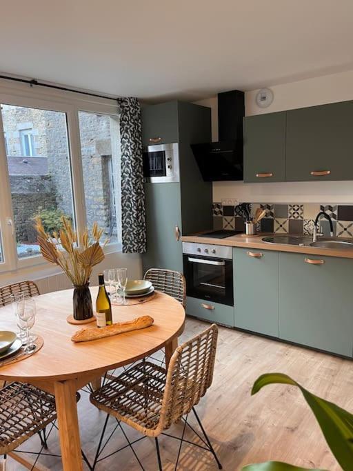 Beau Loft Proche Mont Saint Michel Jaccuzi Illimite En Plein Centre Apartment
